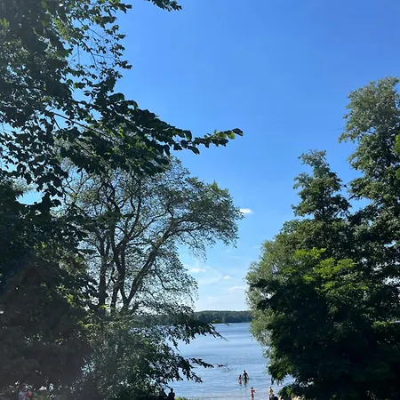 With 3 Apartments, Just Outside Berlin, Near To Tesla דירה Burig