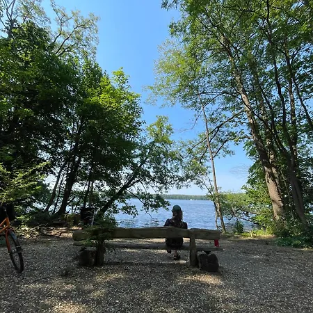 With 3 Apartments, Just Outside Berlin, Near To Tesla דירה Burig