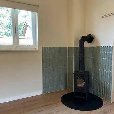 With 3 Apartments, Just Outside Berlin, Near To Tesla דירה Burig